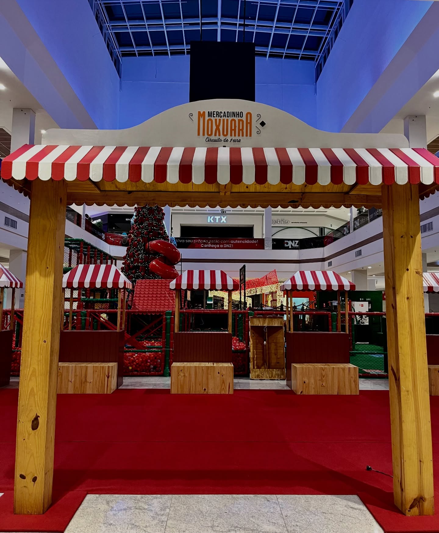 Mercadinho Moxuara - cenografia natalina em shopping